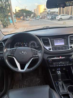 Hyundia tucson image 5