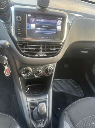 Peugeot 208 image 4