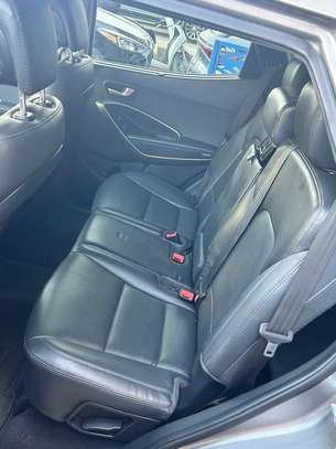 Hyundai Santa Fe 2017 – Intérieur cuir – Excellent état image 7