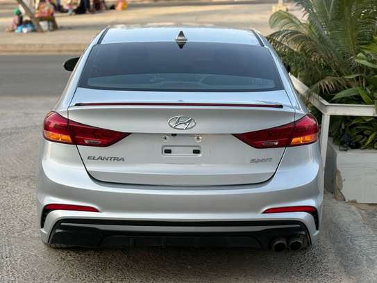 hyundai  Elantra sport 2018 image 3