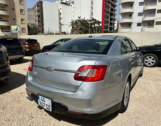 Ford Taurus image 5
