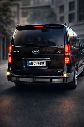 Location Hyundai Starex VIP 12 places image 2