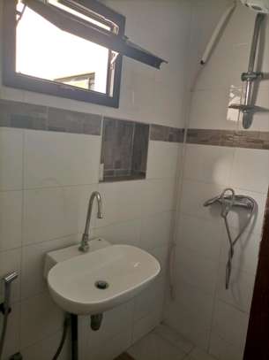 Fann Mermoz bel appartement de type F3 à louer image 8