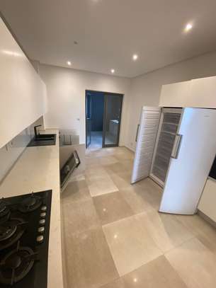 Appartement f4 à louer au point e image 2