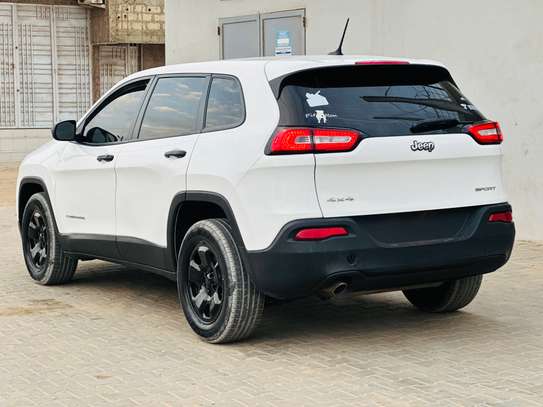 Jeep Cherokee image 6