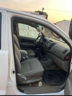 Toyota Hilux 2012 image 4