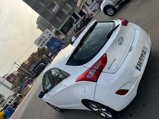 Hyundai elentra Gt année 2013 full option image 11