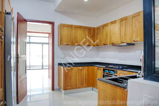 Ref_2088_GL  Appartement de 170 m² à louer au point E image 9