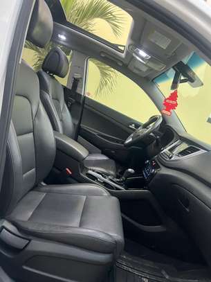 HYUNDAI TUCSON image 8