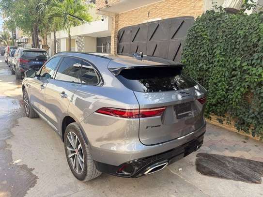 Jaguar F-Pace 2021 Gris Métallisé SUV Puissant image 5