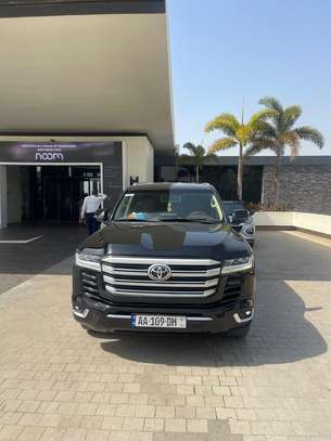 Toyota Land Cruiser image 2