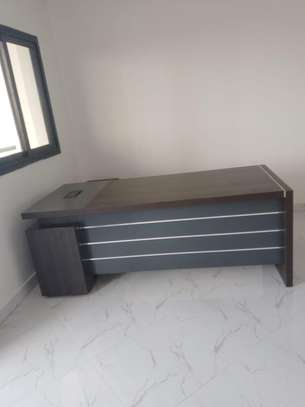 TABLES BUREAU+ RETOUR+ CAISSON (VENANT ALLEMAGNE) image 6