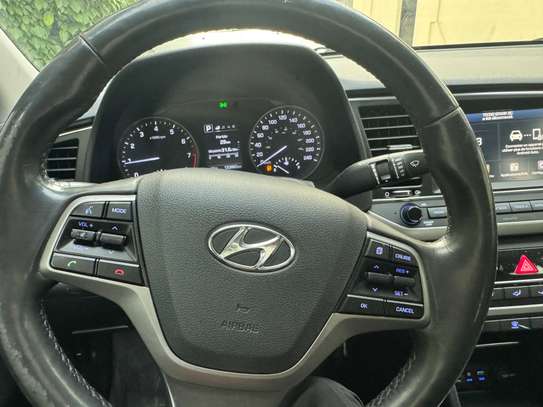Hyundai Elantra 2017 image 5