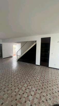 DUPLEX 5 PIÈCES À LOUER À FANN RÉSIDENCE image 3