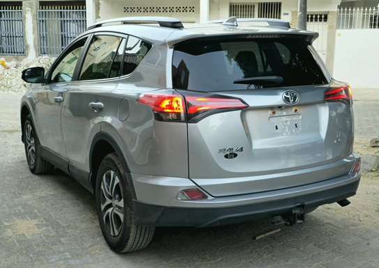 Toyota RAV 4 2017 - AWD image 9