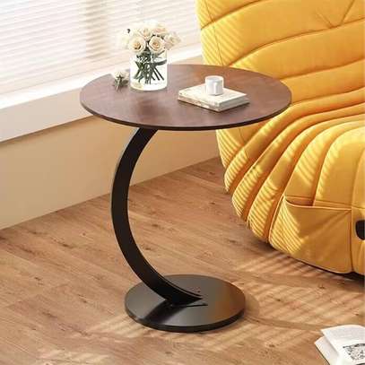 table d'appoint de style moderne image 2