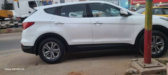 Hyundai Santa Fe 4x4 blanc SUV spacieux image 12