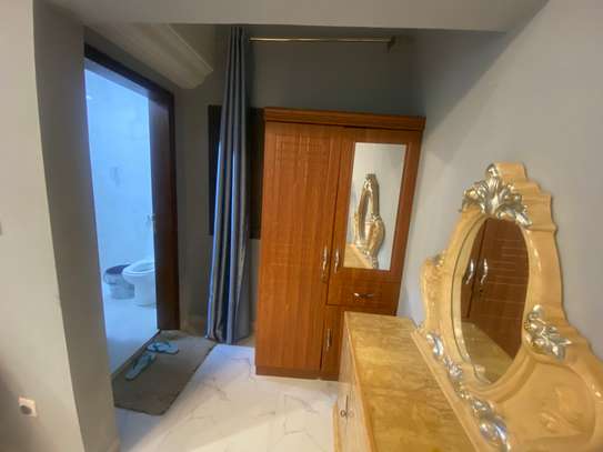Chambre sdb avec spot lumineux meublee image 10