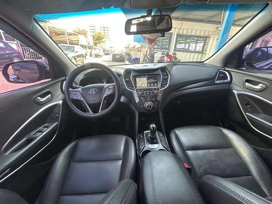 Hyundai Santa Fe diesel 4WD 2017 full options image 6
