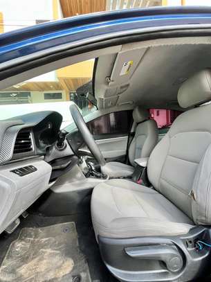 Hyundai Elantra 2019 Automatique image 9