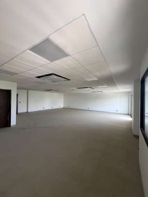 Plateaux de bureau à louer à partir de 465 m² image 1