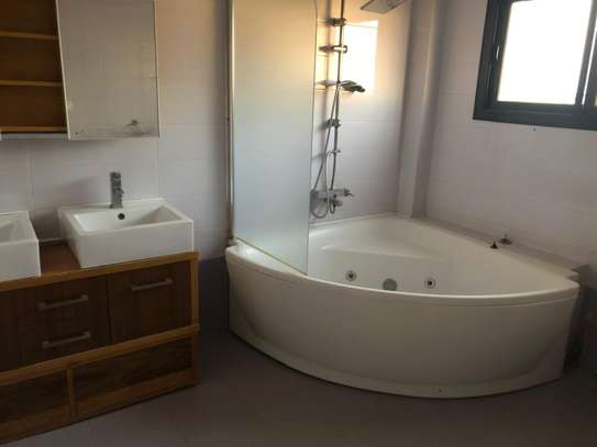 Villa à louer aux Almadies vers King Fahd Palace image 3