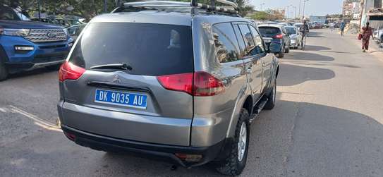 Mitsubshi pajero image 4