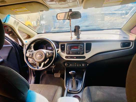 Kia Rondo image 3