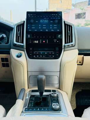 TOYOTA LAND CRUISER 2016 image 9