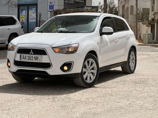 Mitsubishi OUTLANDER image 2