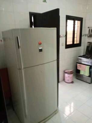 Mermoz deux chambres salon à louer image 6