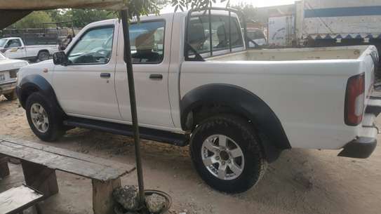 Pickup Nissan Navara 2019 image 2