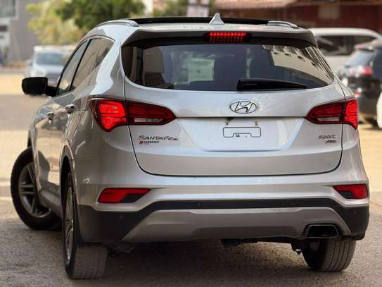 Hyundai santa fe 2017 image 2