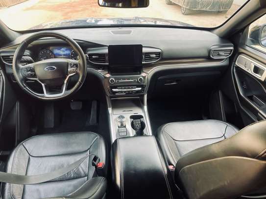 Ford Explorer image 9