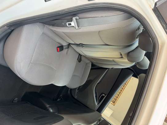 HYUNDAI ELANTRA 2016 image 12