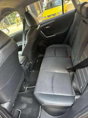 RAV 4 image 4