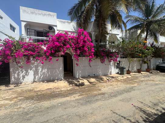 Villa à louer Ngor Almadie acoté du casino cap vert image 1