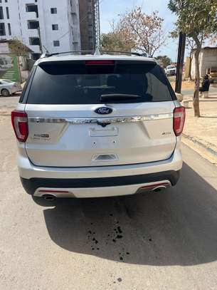 Ford Explorer image 8