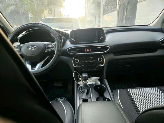 Hyundai Santafe 2019 image 5