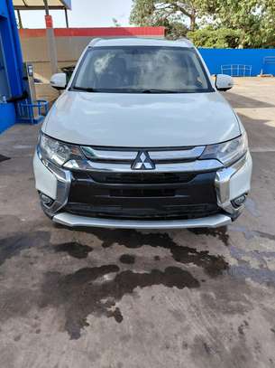 Mitsubishi outlander 7 places image 3