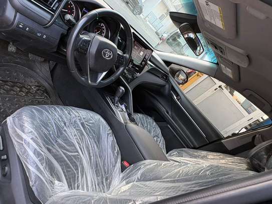 Toyota Camry 2021 faible kilométrage image 12