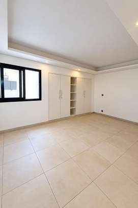 Appartement F5 en ville avenue djily mbaye vue sur mer image 7