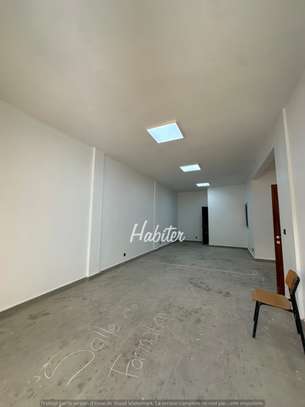 Deux plateaux de bureaux à louer à Mermoz image 3