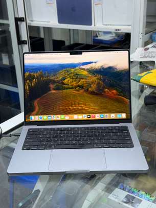 MacBook pro 2021 m1 Pro image 2
