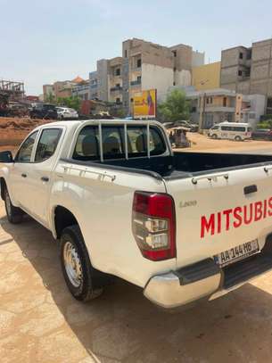 Mitsubishi L200 image 8