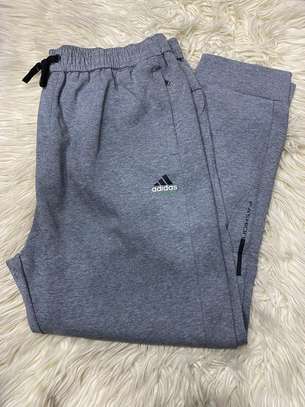 Adidas pantalon jogging noir confortable et moderne image 3