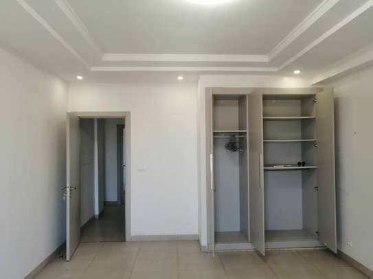 Appartement F4 au 5e étage à Sacré Cœur 2 image 5