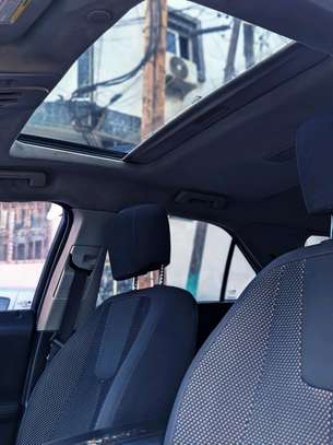 Chevrolet SUV blanc spacieux et confortable image 6