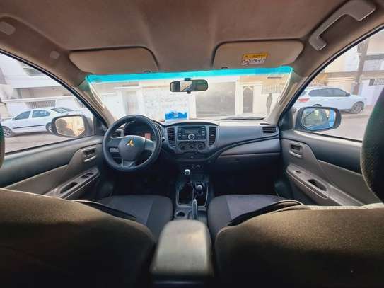 Mitsubishi L200 image 5