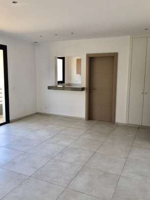 Immeuble moderne R+4 à vendre à Ngor image 10